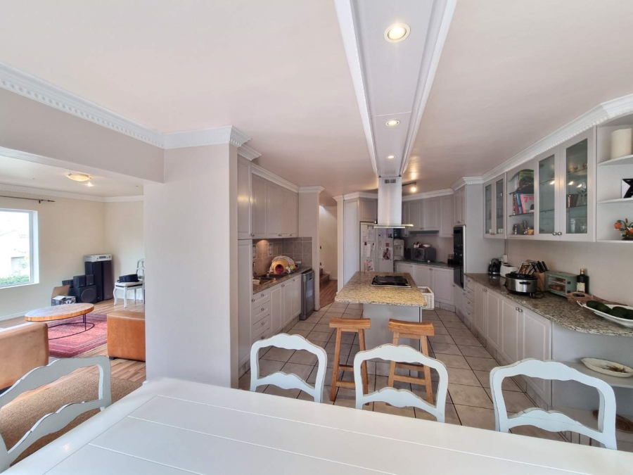 5 Bedroom Property for Sale in Chanteclair Western Cape